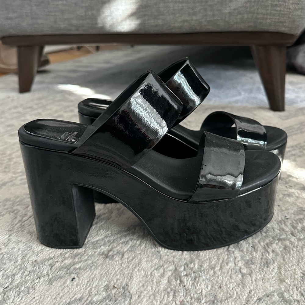 Jeffrey Campbell Denate Patent 2-strap sandals. Block platform heels. - Picture 2 of 5